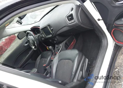 2018 Jeep Compass Trailhawk 4X4 from USA, damaged, VIN 3C4NJDDB8JT174568